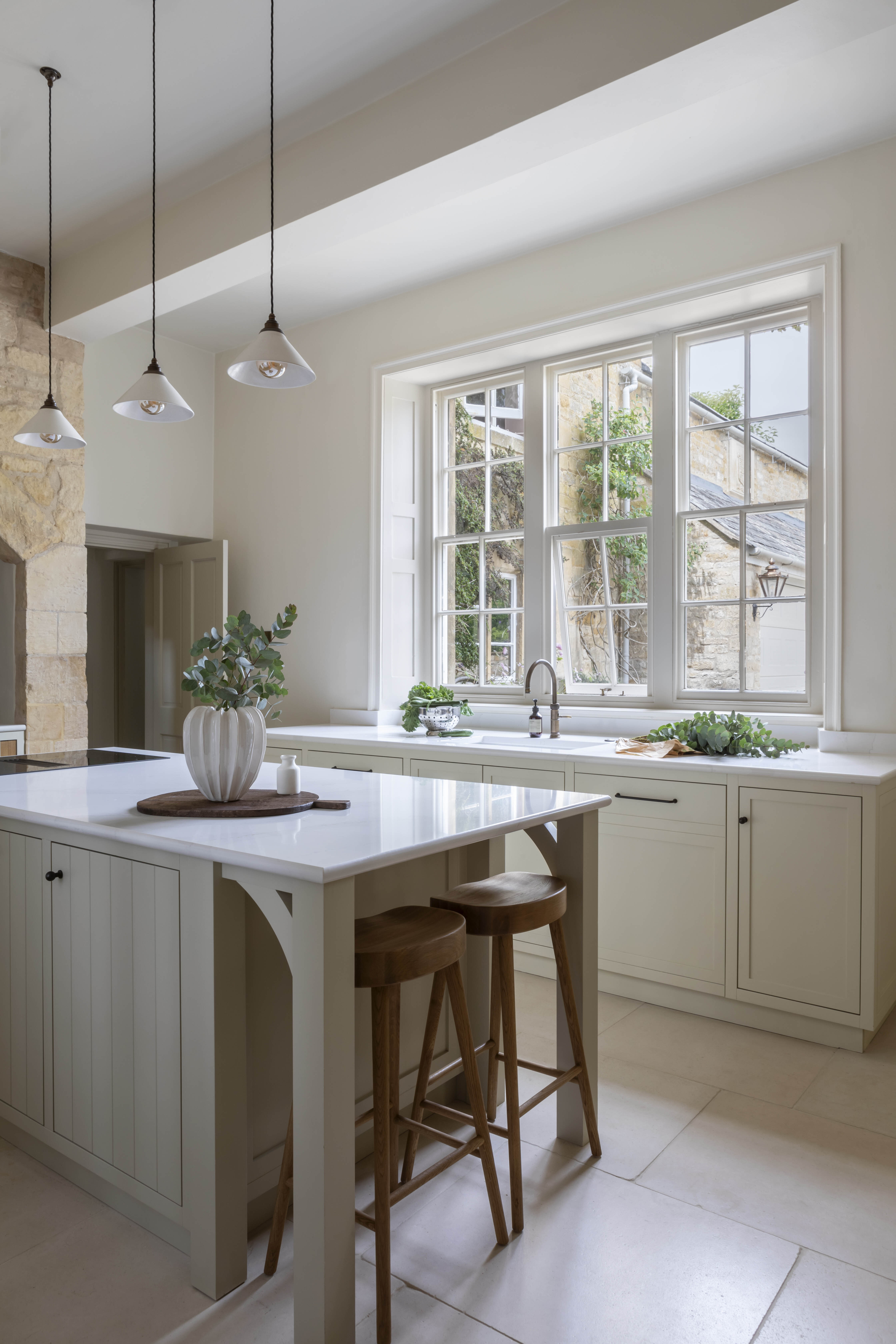 ADMIRALS Barr Kitchens shaker cabinets 7872 lo res