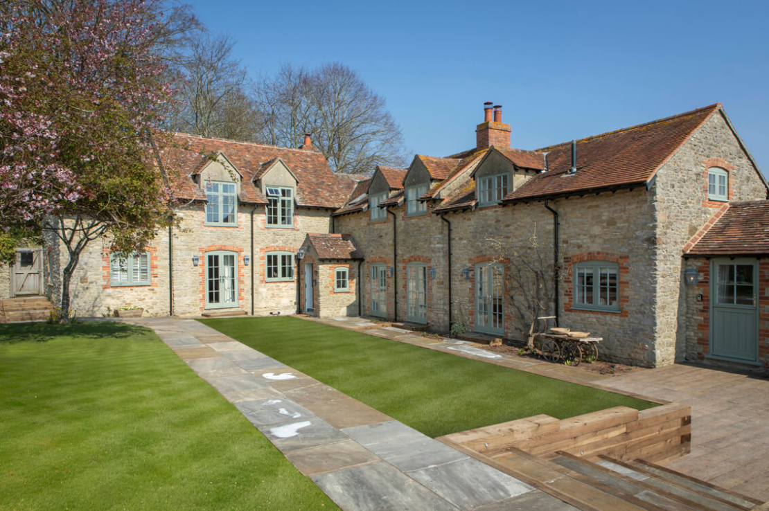 ASHER EXTERIOR 0327 grass lo res tinified