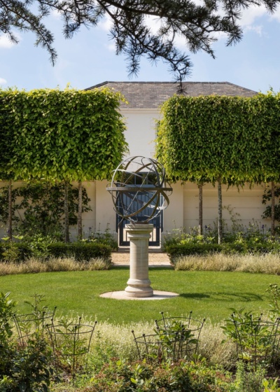 Torban Hall garden sculpture 1667