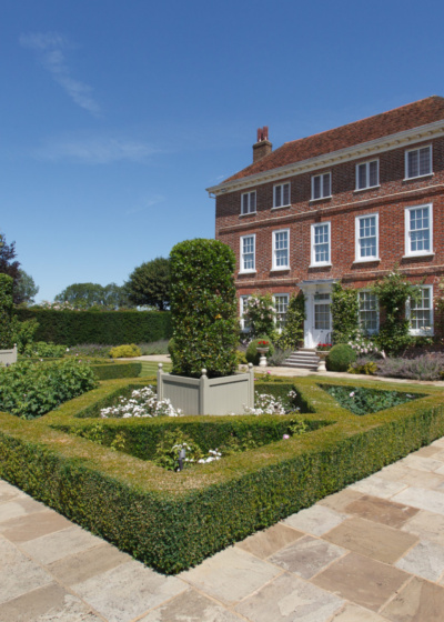Low hedge parterre garden 2500x1667