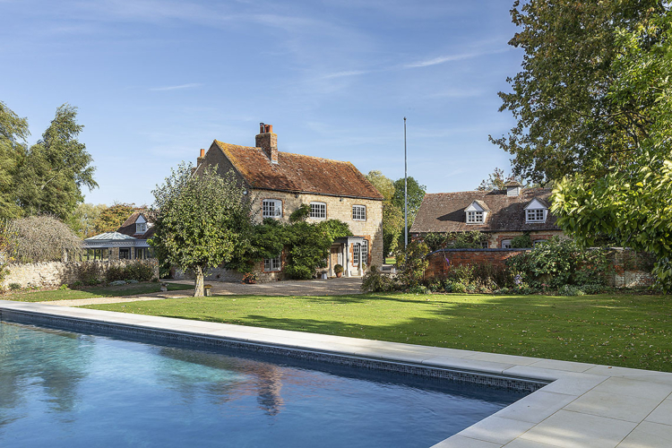 MARESFIELD 02 7583 web