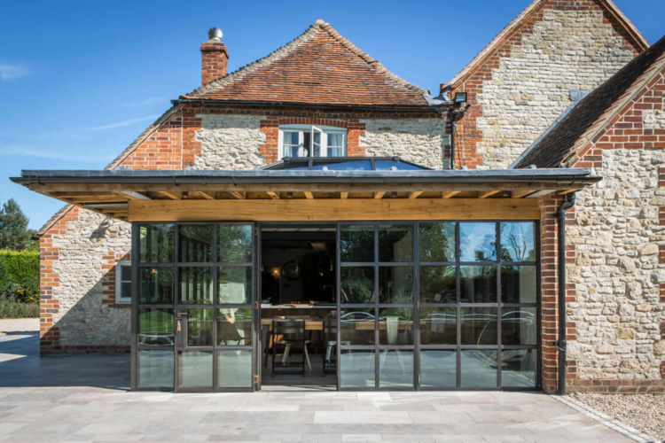 Thumb OVERY 2163 lo res tinified